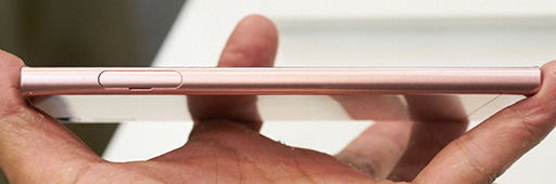 画像ギャラリー No.009のサムネイル画像 / NTTドコモ冬モデル「Xperia XZ」&「Xperia X Compact」テストレポート。 そつのないデザインと安定した性能は好印象だ