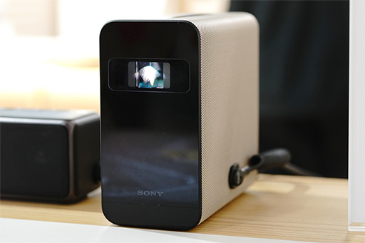 画像ギャラリー No.005のサムネイル画像 / Androidベースのソニー製プロジェクタ「Xperia Touch」でデレステをプレイ。これは新しいゲーム環境となる可能性を秘めたデバイスだ