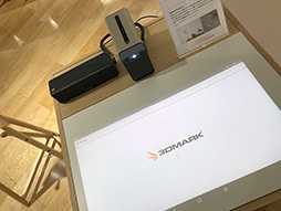 画像ギャラリー No.006のサムネイル画像 / Androidベースのソニー製プロジェクタ「Xperia Touch」でデレステをプレイ。これは新しいゲーム環境となる可能性を秘めたデバイスだ