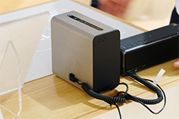 画像ギャラリー No.016のサムネイル画像 / Androidベースのソニー製プロジェクタ「Xperia Touch」でデレステをプレイ。これは新しいゲーム環境となる可能性を秘めたデバイスだ