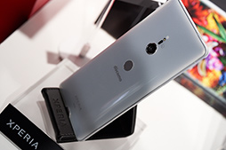 画像ギャラリー No.007のサムネイル画像 / NTTドコモ版「Xperia XZ3」で追加テストを実施してみた。妙に物欲をそそるカード型ケータイも見逃せない
