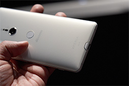 画像ギャラリー No.008のサムネイル画像 / NTTドコモ版「Xperia XZ3」で追加テストを実施してみた。妙に物欲をそそるカード型ケータイも見逃せない