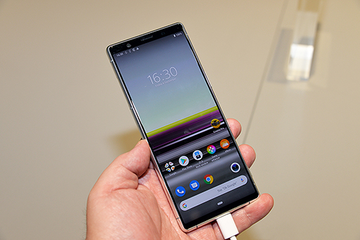 画像ギャラリー No.001のサムネイル画像 / コンパクトなだけじゃない「Xperia 5」の見どころ。ソフトウェアが進化し,ゲーマー向け機能「Game enhancer」も強化