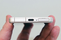 画像ギャラリー No.006のサムネイル画像 / やや小さめサイズでもハイエンド仕様のスマートフォン「Xperia 5 V」が登場