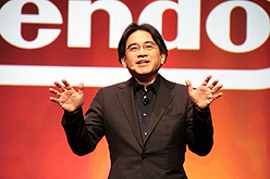 画像ギャラリー No.002のサムネイル画像 / ［GDC 2011］ついにマリオが3DSに登場。任天堂代表取締役社長の岩田 聡氏が語るゲーム業界のこれまでとこれから