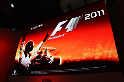 画像ギャラリー No.001のサムネイル画像 / ［TGS 2011］「F1 2011」のステージに鈴木亜久里さん，井口卓人さん，塚本奈々美さんが登場。レース勝負で罰ゲームを受けたのは…… 