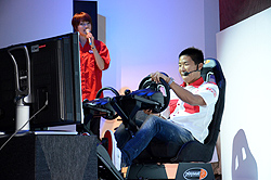 画像ギャラリー No.003のサムネイル画像 / ［TGS 2011］「F1 2011」のステージに鈴木亜久里さん，井口卓人さん，塚本奈々美さんが登場。レース勝負で罰ゲームを受けたのは…… 