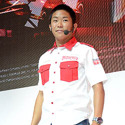 画像ギャラリー No.014のサムネイル画像 / ［TGS 2011］「F1 2011」のステージに鈴木亜久里さん，井口卓人さん，塚本奈々美さんが登場。レース勝負で罰ゲームを受けたのは…… 