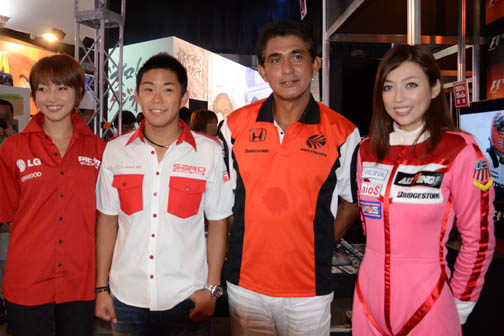 画像ギャラリー No.017のサムネイル画像 / ［TGS 2011］「F1 2011」のステージに鈴木亜久里さん，井口卓人さん，塚本奈々美さんが登場。レース勝負で罰ゲームを受けたのは…… 