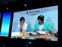 画像ギャラリー No.003のサムネイル画像 / ［TGS 2011］「俺の屍を越えてゆけ」の桝田省治プロデューサーが，続編のシナリオライターを募集中!? SCEブースのライブイベントレポート