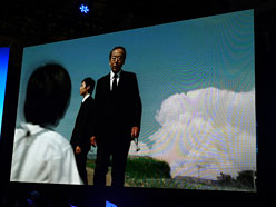画像ギャラリー No.010のサムネイル画像 / ［TGS 2011］「俺の屍を越えてゆけ」の桝田省治プロデューサーが，続編のシナリオライターを募集中!? SCEブースのライブイベントレポート