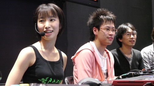 画像ギャラリー No.006のサムネイル画像 / ［TGS 2011］Razer製スティックを使ってみたトッププレイヤー達の感想は？　Razerブースで行われた「スパIV AE」エキシビションマッチレポート
