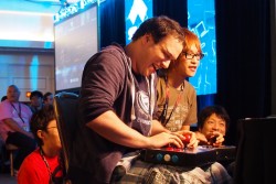 画像ギャラリー No.011のサムネイル画像 / ［EVO2013］2日目リザルトまとめ。「UMvC3」日本勢は無念の全滅，「ストクロ」優勝は強豪Infiltration選手の手に。最終日「スパ4」決勝に向かう日本人選手4名への動画インタビューも掲載