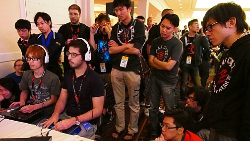 画像ギャラリー No.020のサムネイル画像 / ［EVO2013］2日目リザルトまとめ。「UMvC3」日本勢は無念の全滅，「ストクロ」優勝は強豪Infiltration選手の手に。最終日「スパ4」決勝に向かう日本人選手4名への動画インタビューも掲載