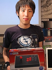 画像ギャラリー No.008のサムネイル画像 / ニコ生で20万人が熱狂した格闘ゲームイベント「GODSGARDEN #4」，数々の名試合が生まれた会場の空気をお届けするフォトレポートを掲載
