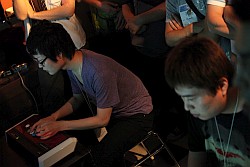 画像ギャラリー No.010のサムネイル画像 / ニコ生で20万人が熱狂した格闘ゲームイベント「GODSGARDEN #4」，数々の名試合が生まれた会場の空気をお届けするフォトレポートを掲載