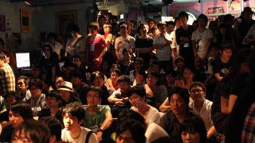 画像ギャラリー No.013のサムネイル画像 / ニコ生で20万人が熱狂した格闘ゲームイベント「GODSGARDEN #4」，数々の名試合が生まれた会場の空気をお届けするフォトレポートを掲載