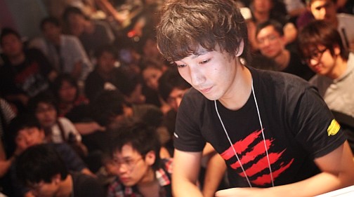 画像ギャラリー No.017のサムネイル画像 / ニコ生で20万人が熱狂した格闘ゲームイベント「GODSGARDEN #4」，数々の名試合が生まれた会場の空気をお届けするフォトレポートを掲載
