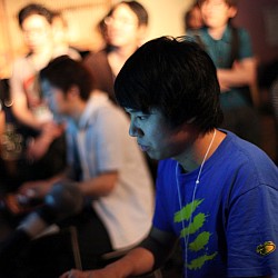 画像ギャラリー No.018のサムネイル画像 / ニコ生で20万人が熱狂した格闘ゲームイベント「GODSGARDEN #4」，数々の名試合が生まれた会場の空気をお届けするフォトレポートを掲載