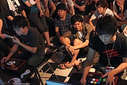 画像ギャラリー No.025のサムネイル画像 / ニコ生で20万人が熱狂した格闘ゲームイベント「GODSGARDEN #4」，数々の名試合が生まれた会場の空気をお届けするフォトレポートを掲載