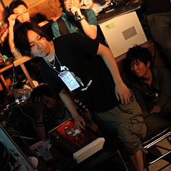画像ギャラリー No.035のサムネイル画像 / ニコ生で20万人が熱狂した格闘ゲームイベント「GODSGARDEN #4」，数々の名試合が生まれた会場の空気をお届けするフォトレポートを掲載