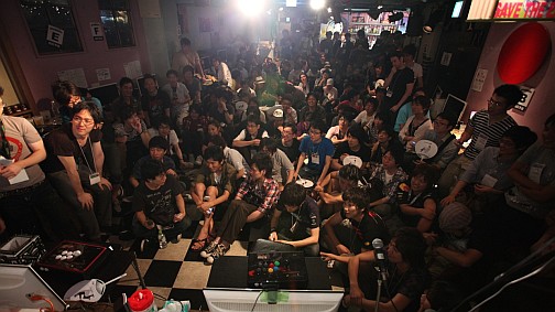 画像ギャラリー No.042のサムネイル画像 / ニコ生で20万人が熱狂した格闘ゲームイベント「GODSGARDEN #4」，数々の名試合が生まれた会場の空気をお届けするフォトレポートを掲載