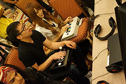 画像ギャラリー No.014のサムネイル画像 / ［EVO2012］ウメハラ選手の活躍に会場が熱狂した「EVO2012」初日まとめを掲載。「スパIV AE」日本勢はほぼ全滅，「SCV」は3人が決勝進出へ