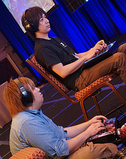画像ギャラリー No.015のサムネイル画像 / ［EVO2012］ウメハラ選手の活躍に会場が熱狂した「EVO2012」初日まとめを掲載。「スパIV AE」日本勢はほぼ全滅，「SCV」は3人が決勝進出へ