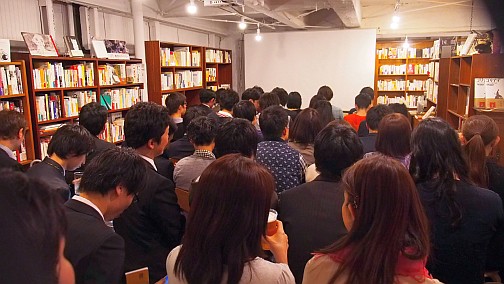 画像ギャラリー No.004のサムネイル画像 / ウメハラの“俺様キャラ”に社会派ブロガーが悶絶。下北沢で開催された対談イベント「梅原大吾×ちきりん『ウメハラ流・仕事術とは』」に行ってきた