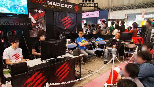 画像ギャラリー No.001のサムネイル画像 / 【超会議2】Mad Catzブースで行われていた，Team Mad Catzエキシビションマッチをムービーでお届け