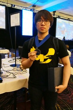 画像ギャラリー No.001のサムネイル画像 / ［EVO2013］“五神”の4人が「スパ4」ベスト8に集結！　「EVO2013」初日リザルトまとめ＆優勝者インタビュー。「P4U」優勝は日本のユメ選手の手に