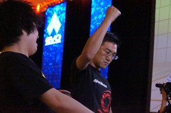 画像ギャラリー No.005のサムネイル画像 / ［EVO2013］“五神”の4人が「スパ4」ベスト8に集結！　「EVO2013」初日リザルトまとめ＆優勝者インタビュー。「P4U」優勝は日本のユメ選手の手に