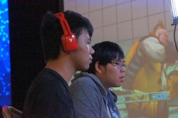 画像ギャラリー No.008のサムネイル画像 / ［EVO2013］“五神”の4人が「スパ4」ベスト8に集結！　「EVO2013」初日リザルトまとめ＆優勝者インタビュー。「P4U」優勝は日本のユメ選手の手に