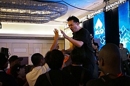 画像ギャラリー No.019のサムネイル画像 / ［EVO2013］“五神”の4人が「スパ4」ベスト8に集結！　「EVO2013」初日リザルトまとめ＆優勝者インタビュー。「P4U」優勝は日本のユメ選手の手に