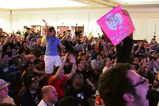 画像ギャラリー No.021のサムネイル画像 / ［EVO2013］“五神”の4人が「スパ4」ベスト8に集結！　「EVO2013」初日リザルトまとめ＆優勝者インタビュー。「P4U」優勝は日本のユメ選手の手に