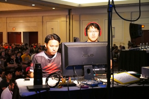 画像ギャラリー No.004のサムネイル画像 / ［EVO2013］アメリカの選手たちが開催国の意地を見せた「EVO2013」最終日レポート。「スパIV AE Ver.2012」で優勝したXian選手のインタビューも掲載
