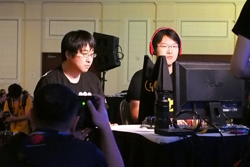 画像ギャラリー No.006のサムネイル画像 / ［EVO2013］アメリカの選手たちが開催国の意地を見せた「EVO2013」最終日レポート。「スパIV AE Ver.2012」で優勝したXian選手のインタビューも掲載