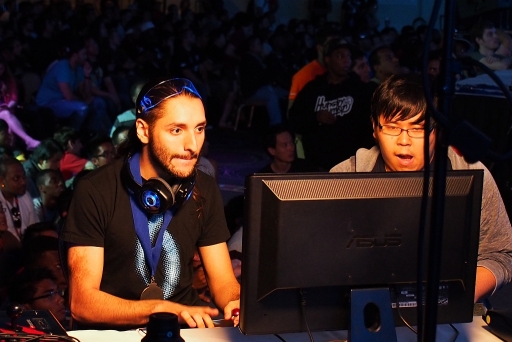 画像ギャラリー No.016のサムネイル画像 / ［EVO2013］アメリカの選手たちが開催国の意地を見せた「EVO2013」最終日レポート。「スパIV AE Ver.2012」で優勝したXian選手のインタビューも掲載