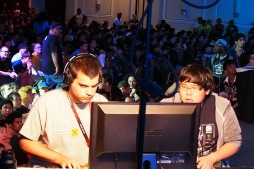 画像ギャラリー No.018のサムネイル画像 / ［EVO2013］アメリカの選手たちが開催国の意地を見せた「EVO2013」最終日レポート。「スパIV AE Ver.2012」で優勝したXian選手のインタビューも掲載