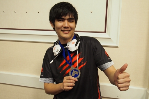 画像ギャラリー No.032のサムネイル画像 / ［EVO2013］アメリカの選手たちが開催国の意地を見せた「EVO2013」最終日レポート。「スパIV AE Ver.2012」で優勝したXian選手のインタビューも掲載