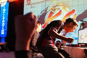 画像ギャラリー No.036のサムネイル画像 / ［EVO2013］アメリカの選手たちが開催国の意地を見せた「EVO2013」最終日レポート。「スパIV AE Ver.2012」で優勝したXian選手のインタビューも掲載