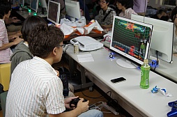 画像ギャラリー No.003のサムネイル画像 / [EVO2013]世界一を争う戦いに秋葉原が揺れた。EVO最終日のライブビューイングイベント「EVO2013 public viewing in Tokyo」をレポート