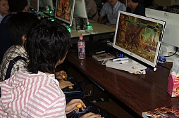 画像ギャラリー No.004のサムネイル画像 / [EVO2013]世界一を争う戦いに秋葉原が揺れた。EVO最終日のライブビューイングイベント「EVO2013 public viewing in Tokyo」をレポート