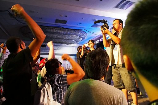 画像ギャラリー No.008のサムネイル画像 / ［EVO2013］ 各競技タイトルの優勝者達と，上位入賞を果たした日本勢へのミニインタビューを掲載