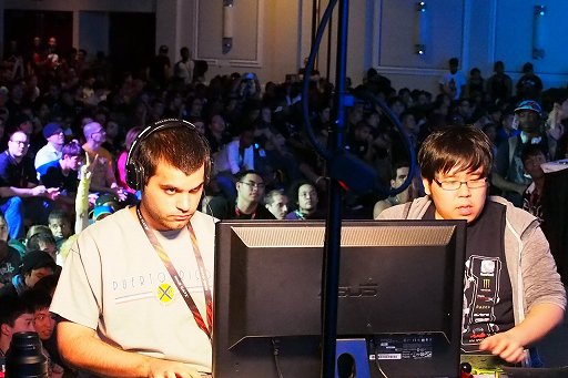 画像ギャラリー No.010のサムネイル画像 / ［EVO2013］ 各競技タイトルの優勝者達と，上位入賞を果たした日本勢へのミニインタビューを掲載