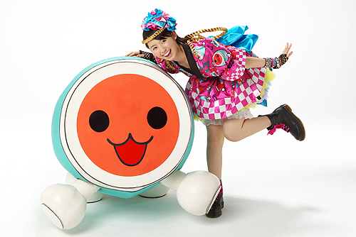 画像ギャラリー No.002のサムネイル画像 / 小池里奈さんが「太鼓の達人」10周年を応援。“ぽ〜たぶるDX”のCMに登場