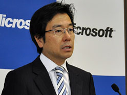 画像ギャラリー No.002のサムネイル画像 / 日本マイクロソフト,2012年度の経営方針を発表〜Windows Phone 7の投入を明言し,実機も披露