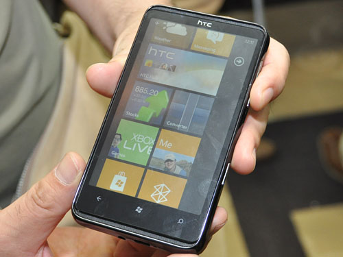 画像ギャラリー No.005のサムネイル画像 / 日本マイクロソフト,2012年度の経営方針を発表〜Windows Phone 7の投入を明言し,実機も披露
