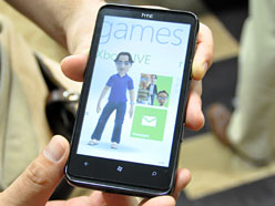 画像ギャラリー No.006のサムネイル画像 / 日本マイクロソフト,2012年度の経営方針を発表〜Windows Phone 7の投入を明言し,実機も披露