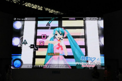 画像ギャラリー No.013のサムネイル画像 / ［TGS 2011］ミクやリン/レン，ルカにいよいよ台詞が入る。一般公開最終日の「初音ミク -Project DIVA- extend」＆「Project mirai」ステージをレポート